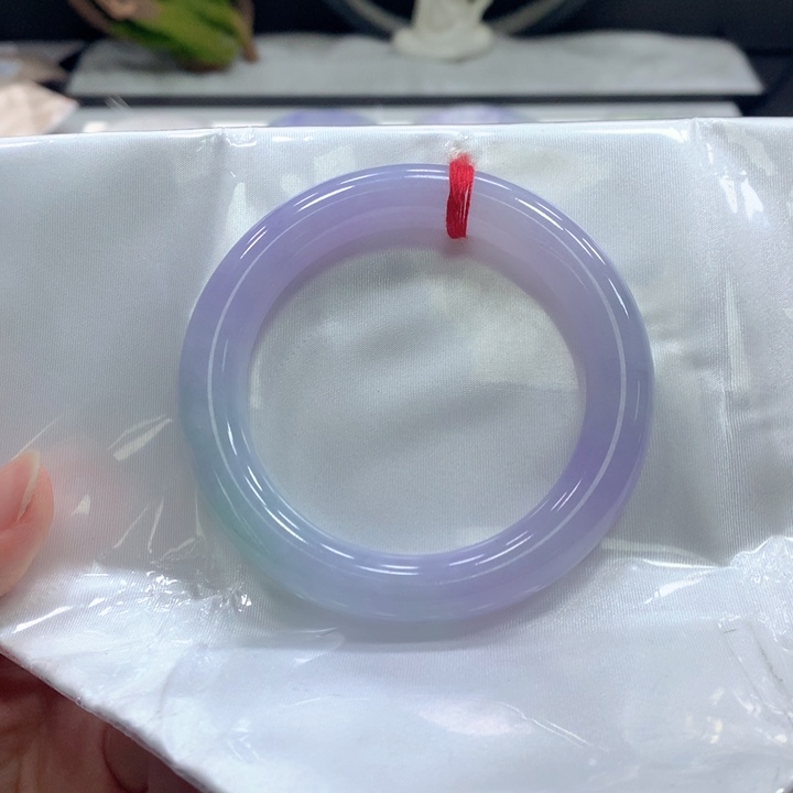 翡翠手镯未镶嵌翡翠
