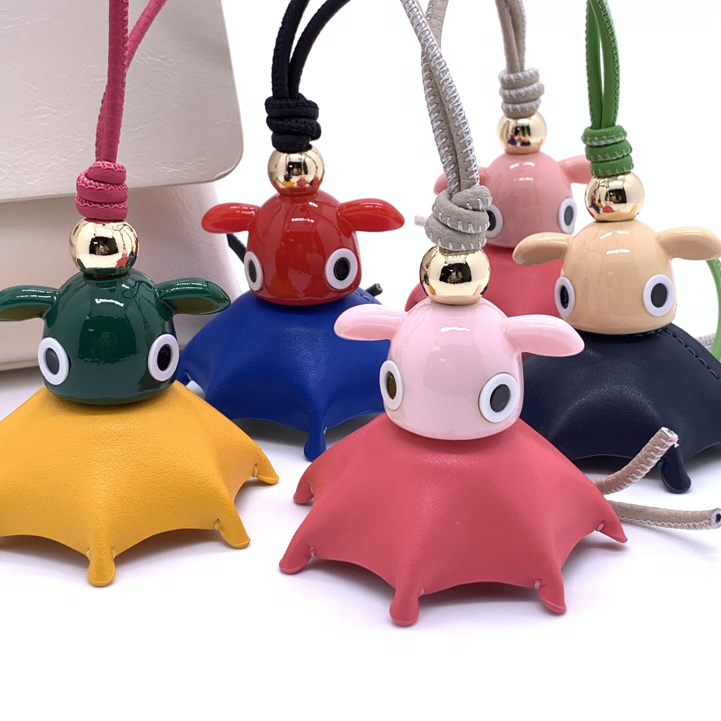 可爱多巴胺小精灵包包挂件车载钥匙扣