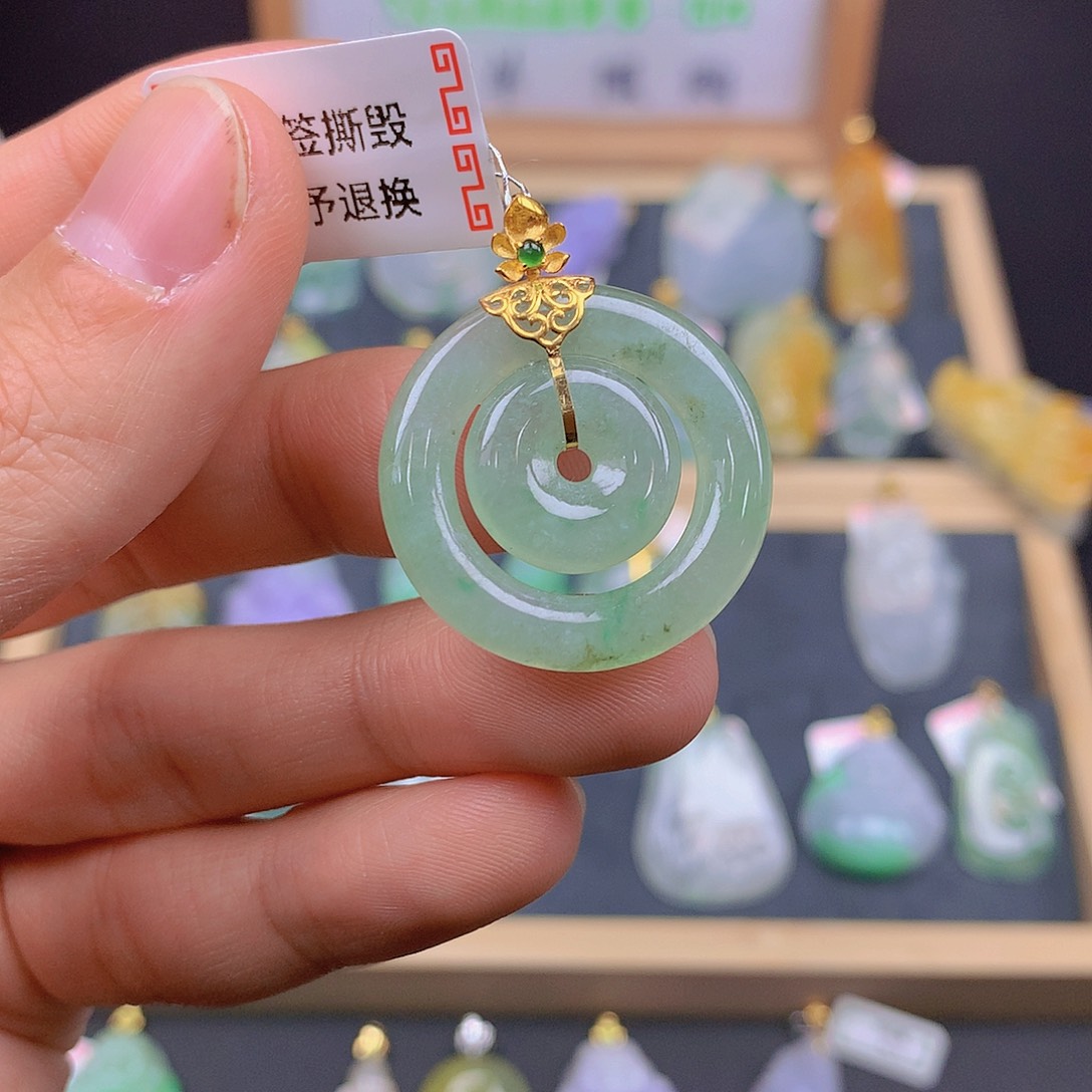 翡翠颈饰18K金镶嵌翡翠