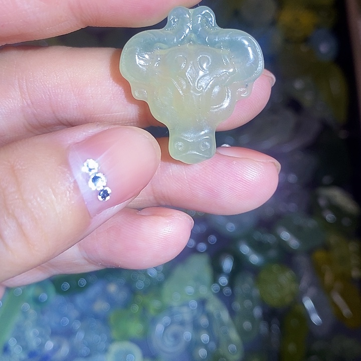 未镶嵌蛇纹石玉颈饰