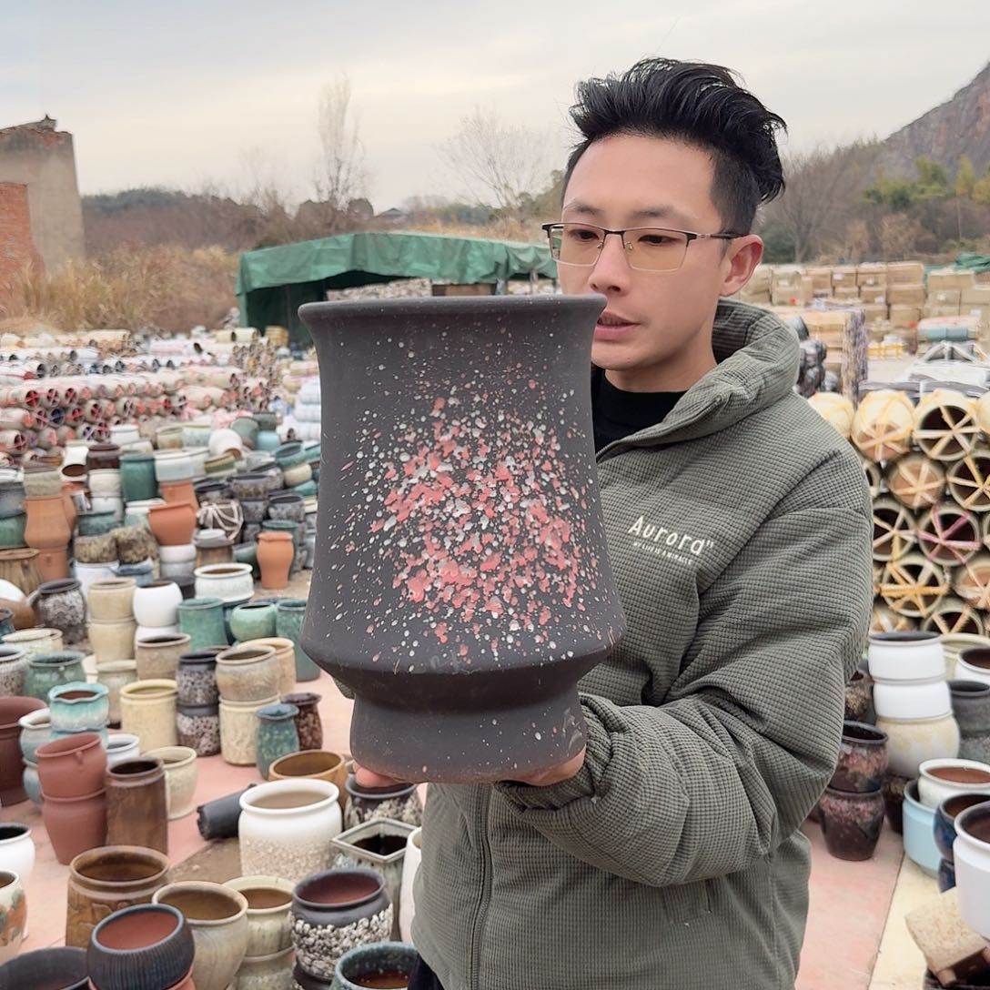 紫砂花盆口20高30（一个黑色老庄泼墨束腰