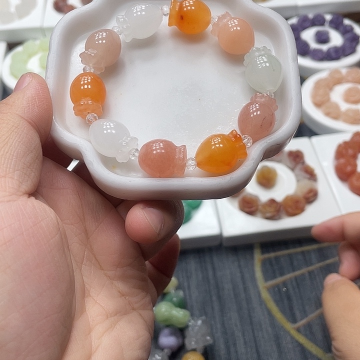 石英质玉（非洲翠）合金手串