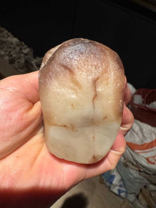 老挝南部田黄原石