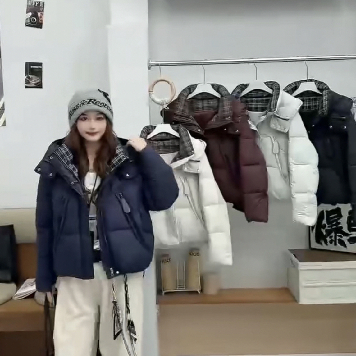 803石墨烯云绒服女冬季新款2025年时尚短款连帽设计感好看外套