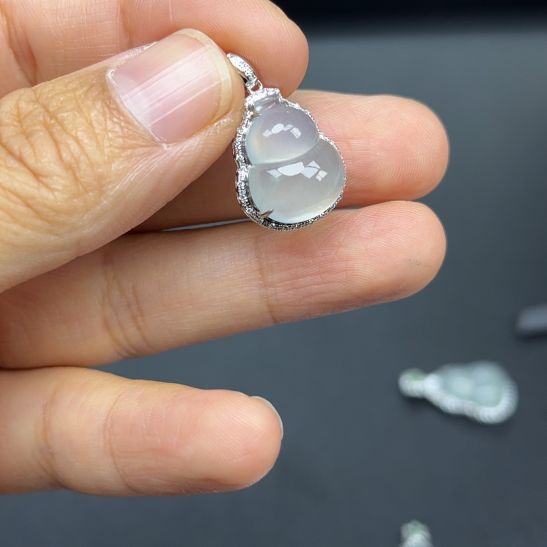 C***L翡翠18K金镶嵌吊坠(不含链)