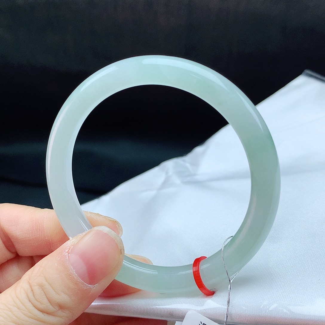 翡翠手镯未镶嵌53圈