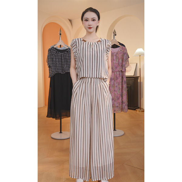 【赠送运费险】L9080 2025年夏季新款时尚气质减龄条纹套装两件套
