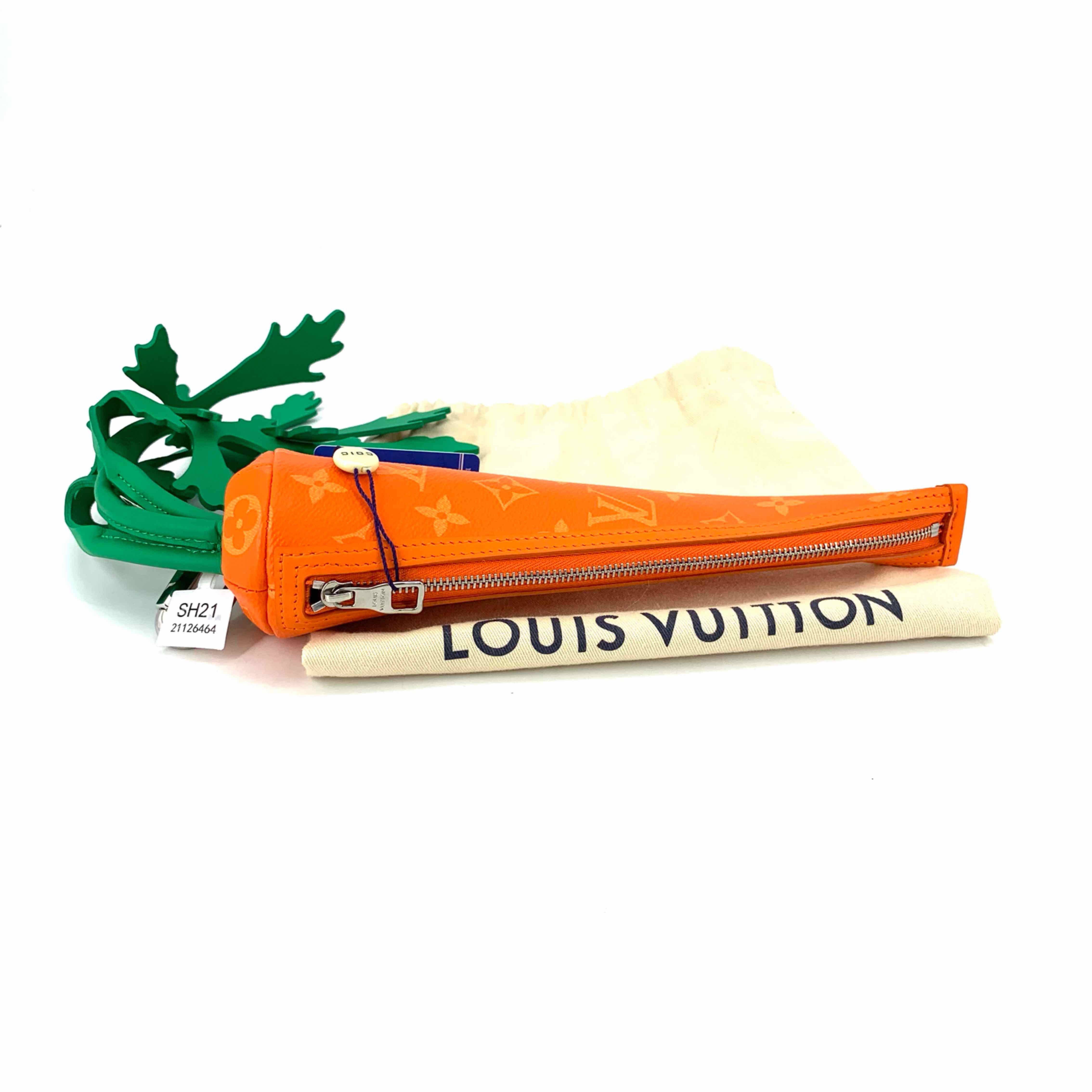 99新 LouisVuitton/路易威登 秀款胡萝卜挂件包手拿包尺寸25/7