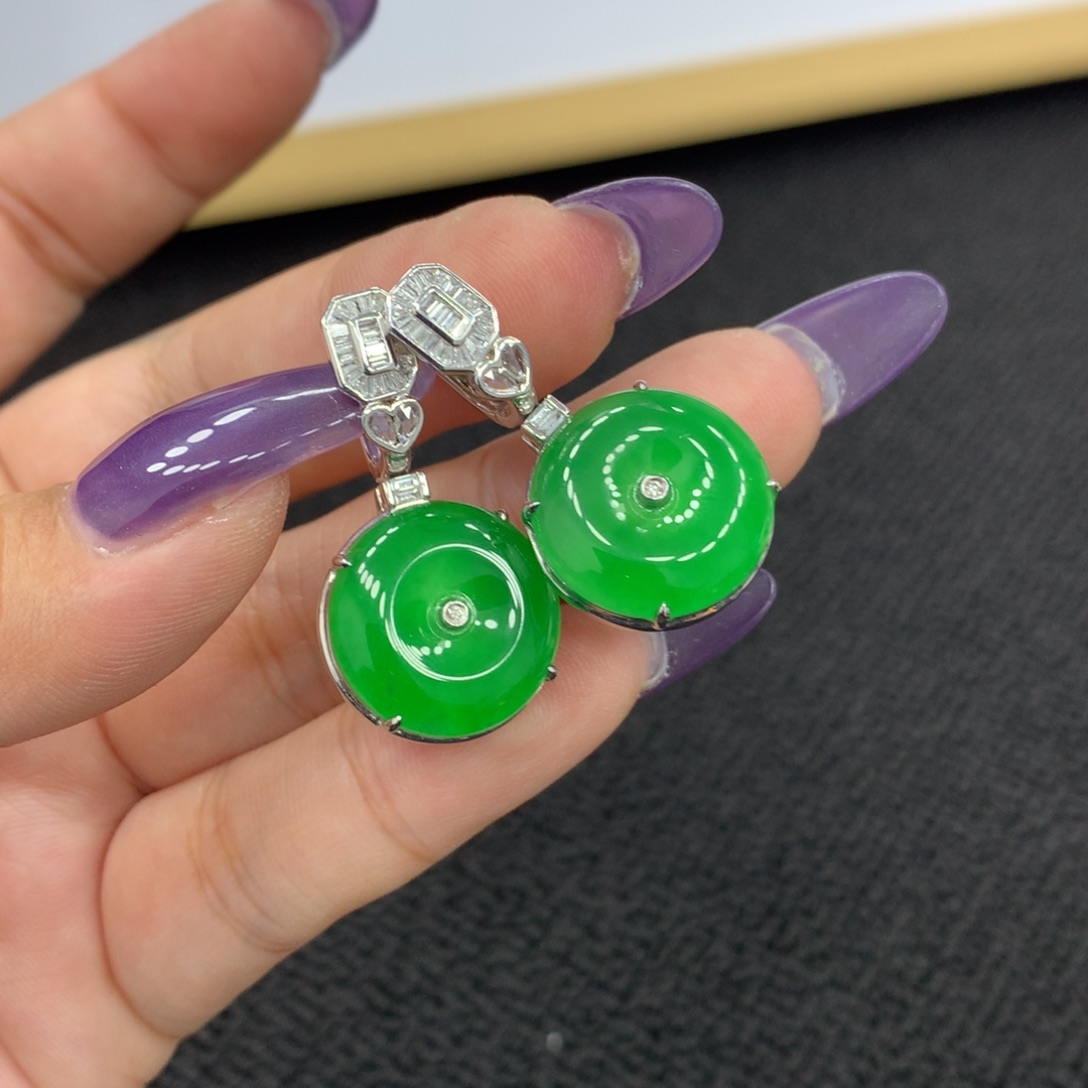 颈饰18K金镶嵌翡翠莹耳饰