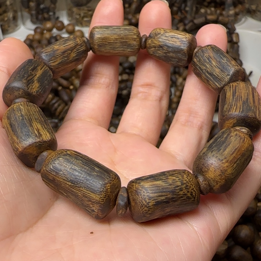 兔***霖手串沉香单圈树心油海南莺歌绿17.3克