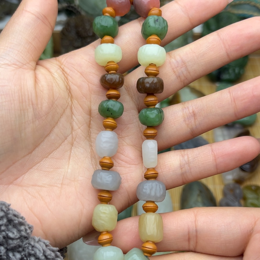 和田玉颈饰未镶嵌