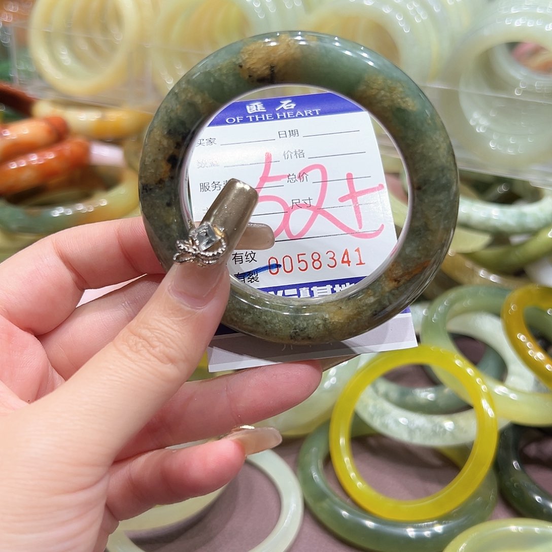 蛇纹石玉手镯未镶嵌