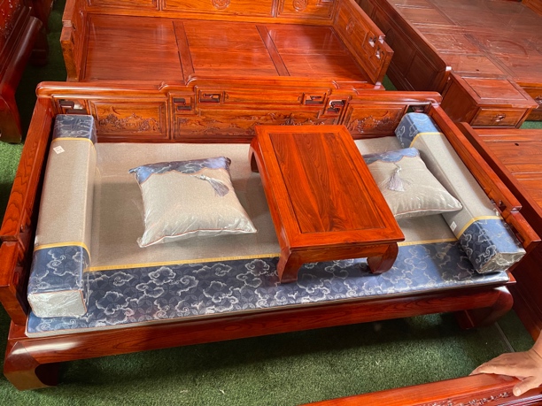 国色天香山水罗汉床