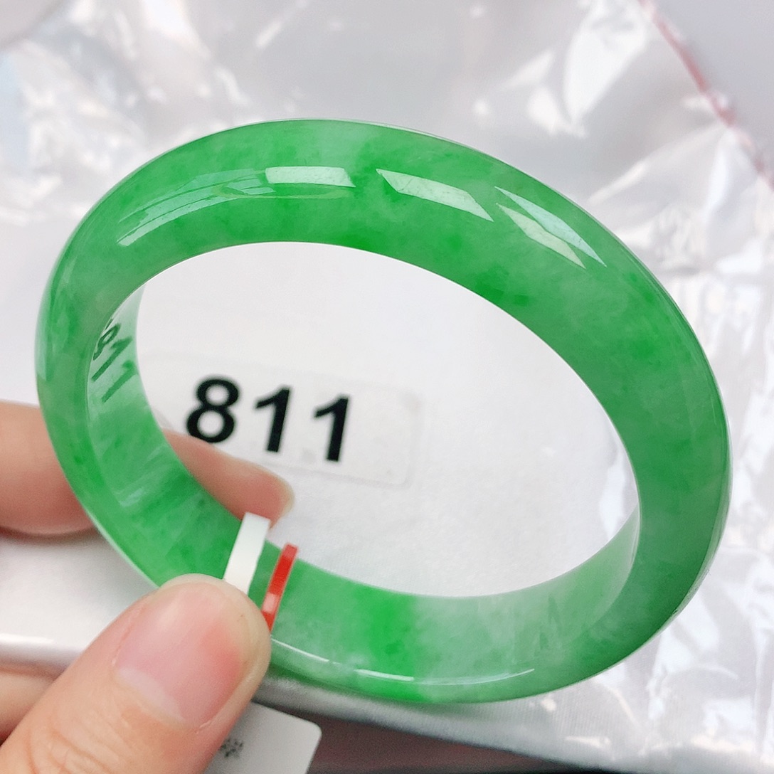 翡翠手镯未镶嵌成**闲抖音811