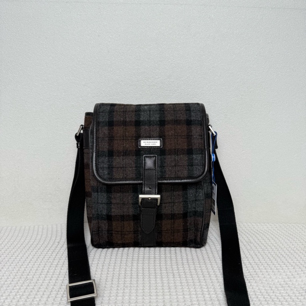 99新 BURBERRY/博柏利 97新/5785时尚休闲绒布深棕色格子单肩包