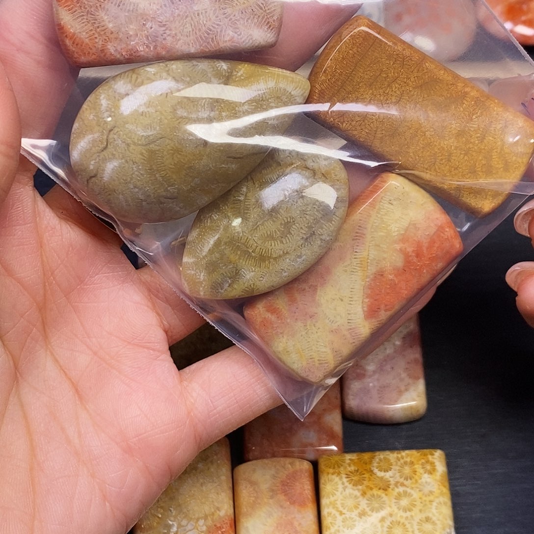 吐***水硅化玉合金颈饰吊坠