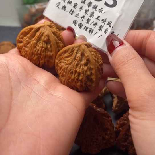 云***端文玩核桃吊坠39三棱663