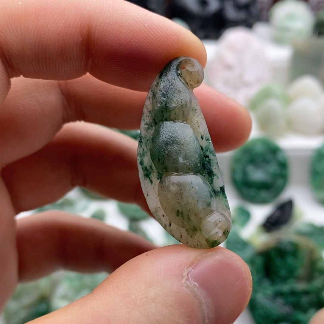 独山玉颈饰未镶嵌