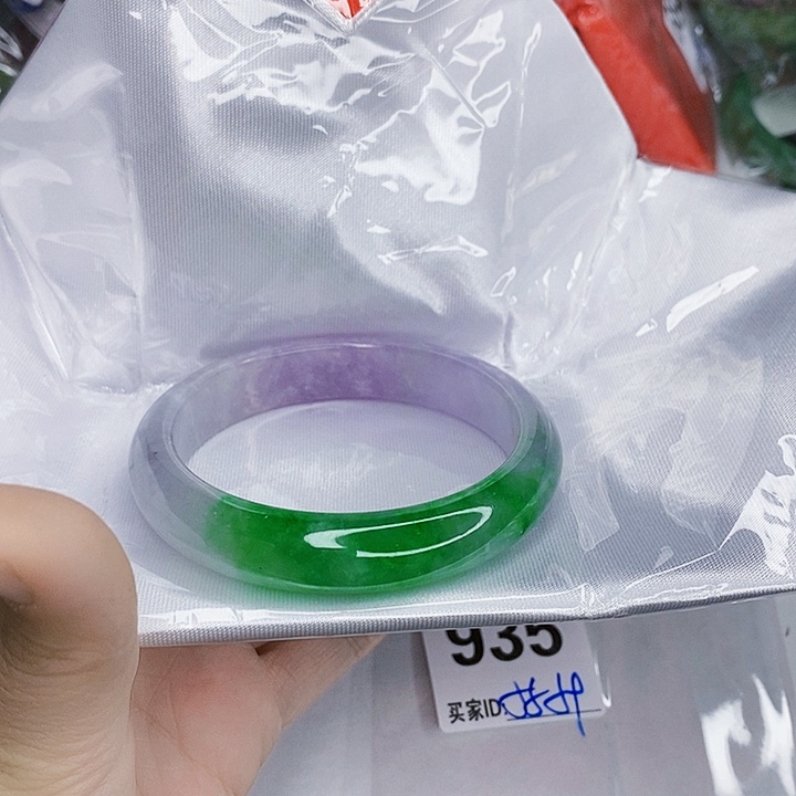 翡翠未镶嵌手镯一图一物实物为准（微瑕处理）