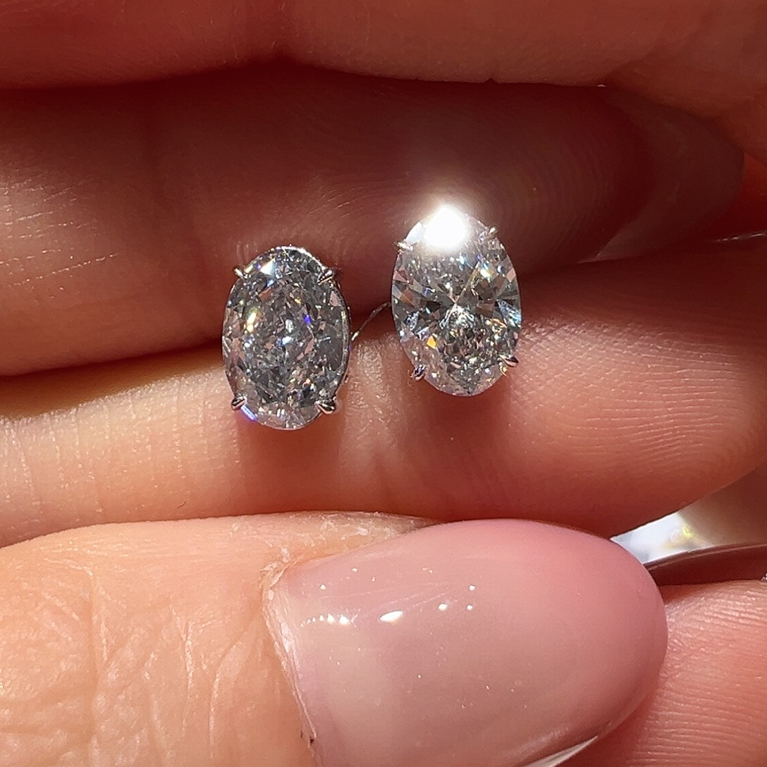 18K金镶嵌实验室培育钻石耳饰2.29 克拉孤品放漏 蓝调