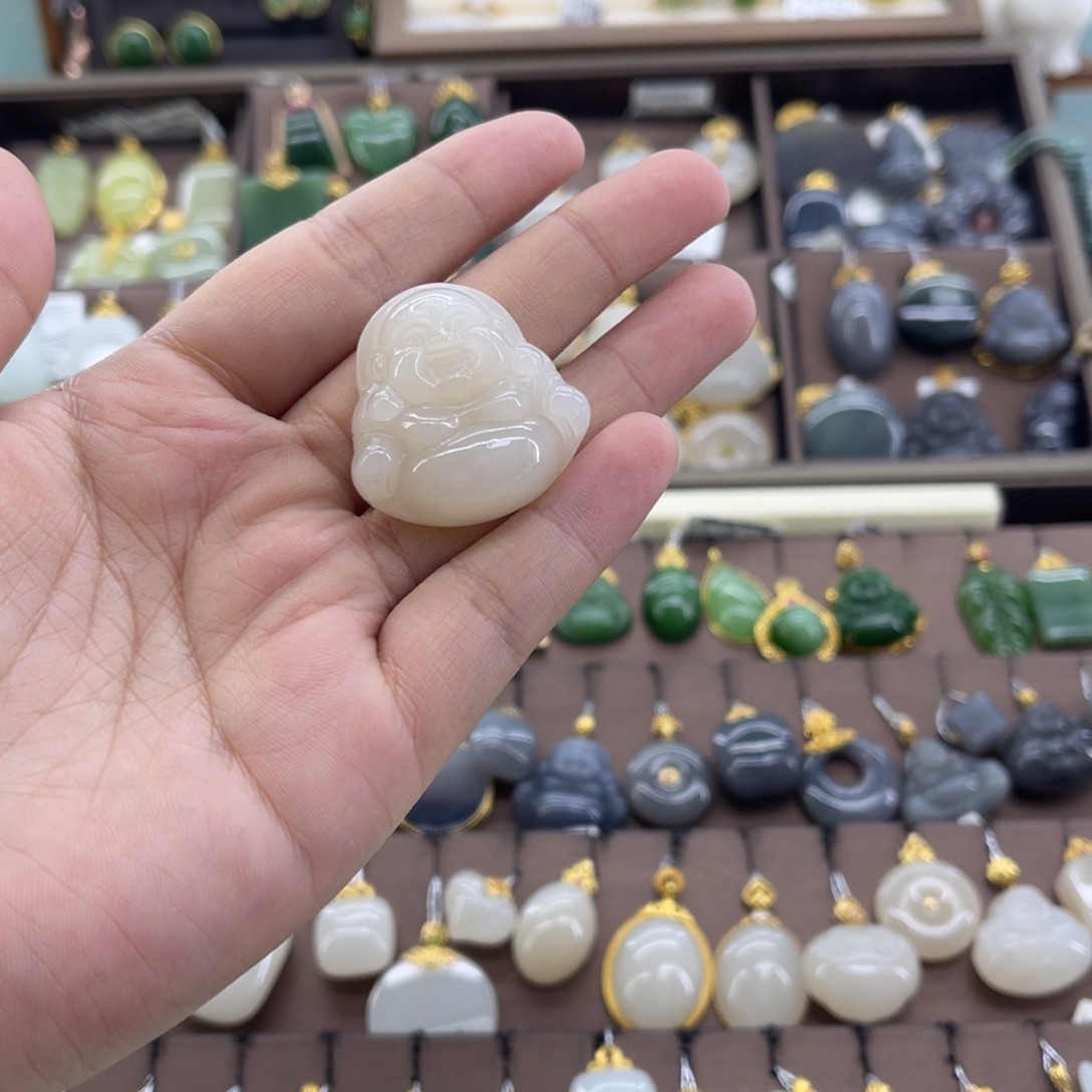 和田玉未镶嵌吊坠(赠链)