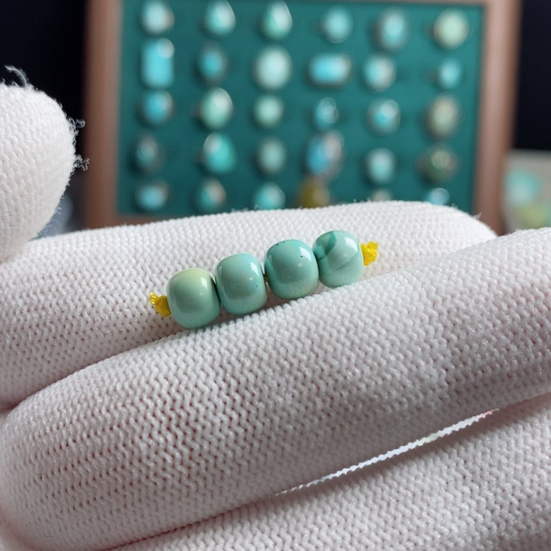 绿松石颈饰未镶嵌