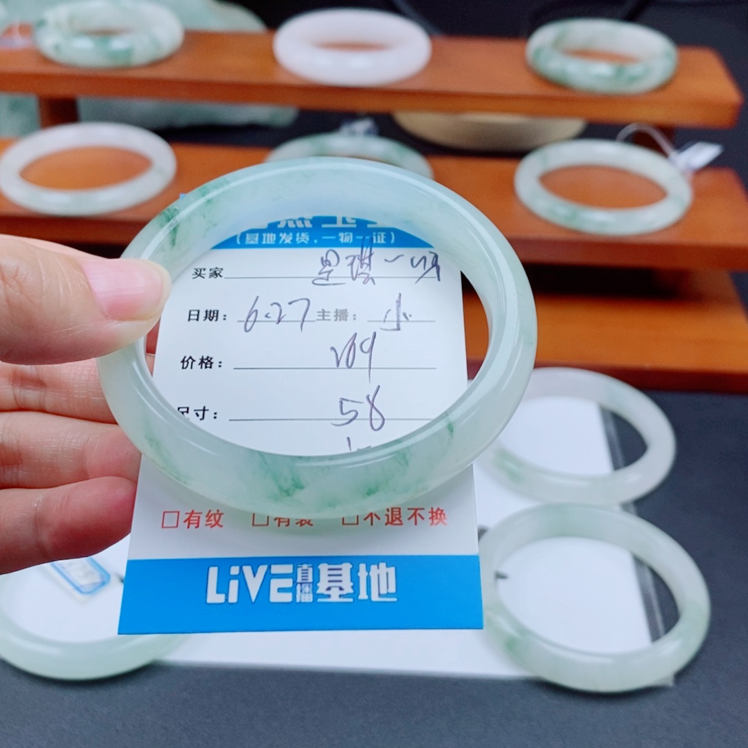 石英质玉手镯未镶嵌是**呀