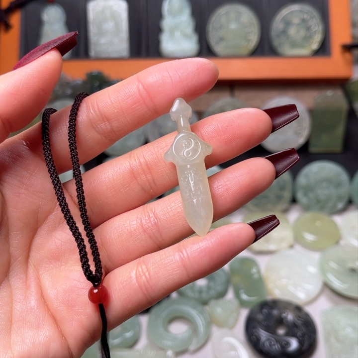 岫玉吊坠(赠链)未镶嵌