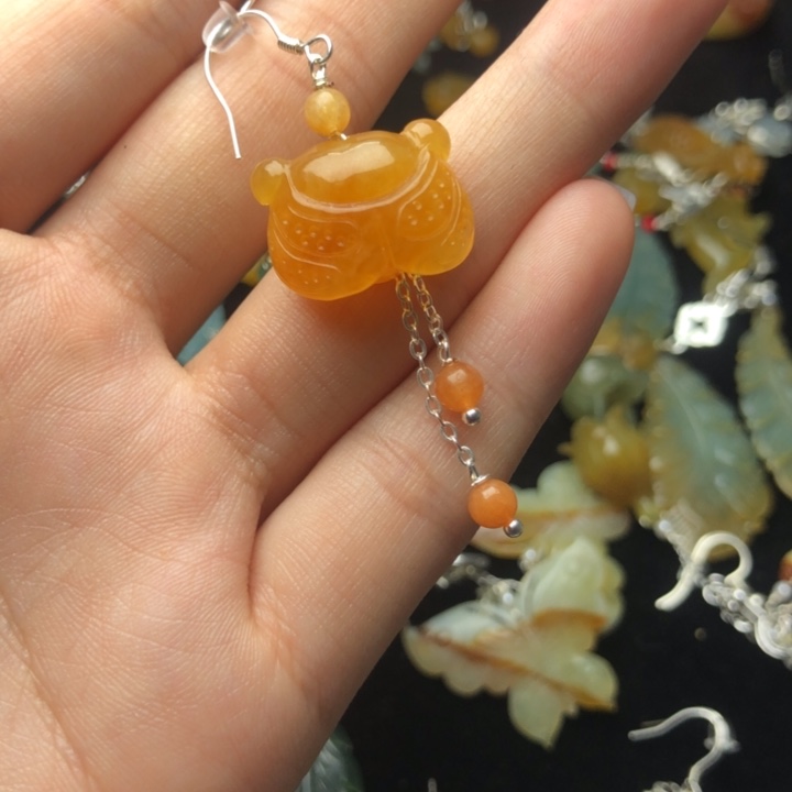 蛇纹石玉耳饰未镶嵌张****常