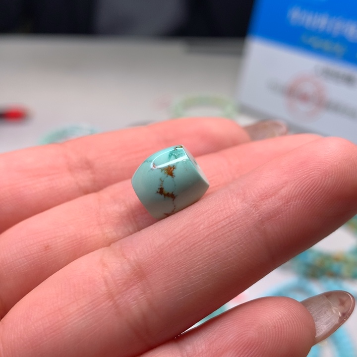 绿松石配饰未镶嵌飞*哥