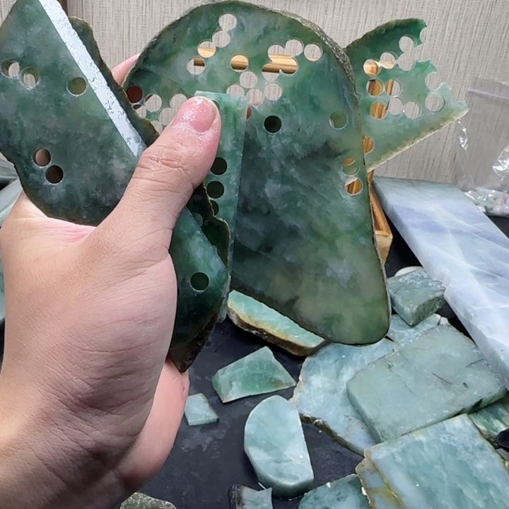 浙***溪翡翠未镶嵌颈饰纯天然缅甸翡翠