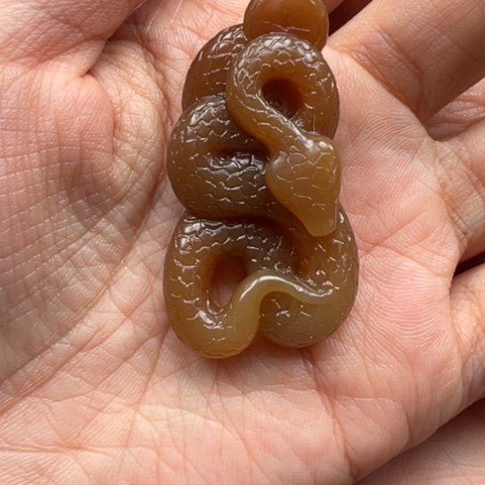 和田玉颈饰未镶嵌且末糖蛇