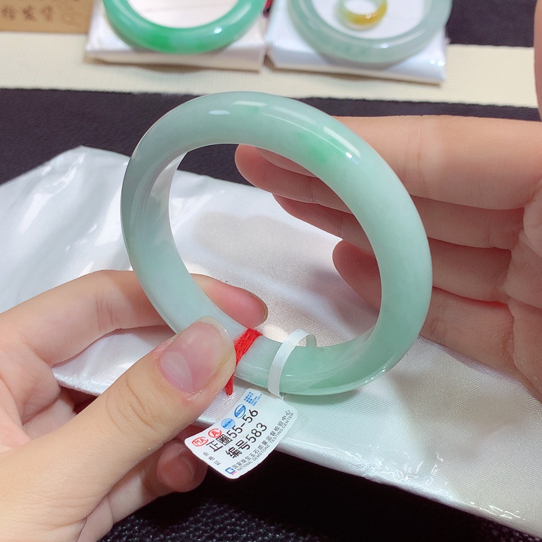 翡翠未镶嵌手镯583