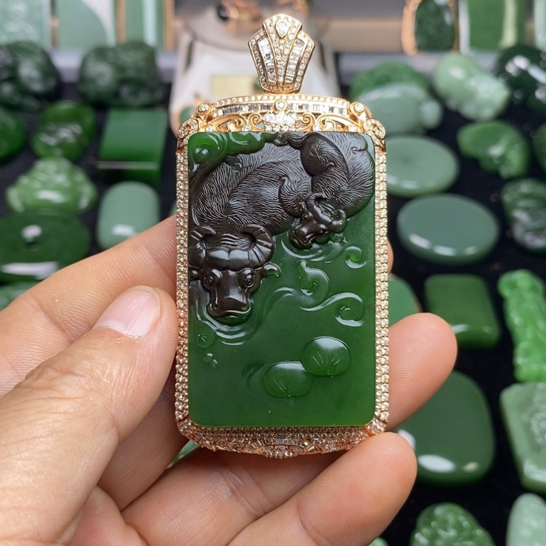 和田玉（碧玉）18K金镶嵌颈饰