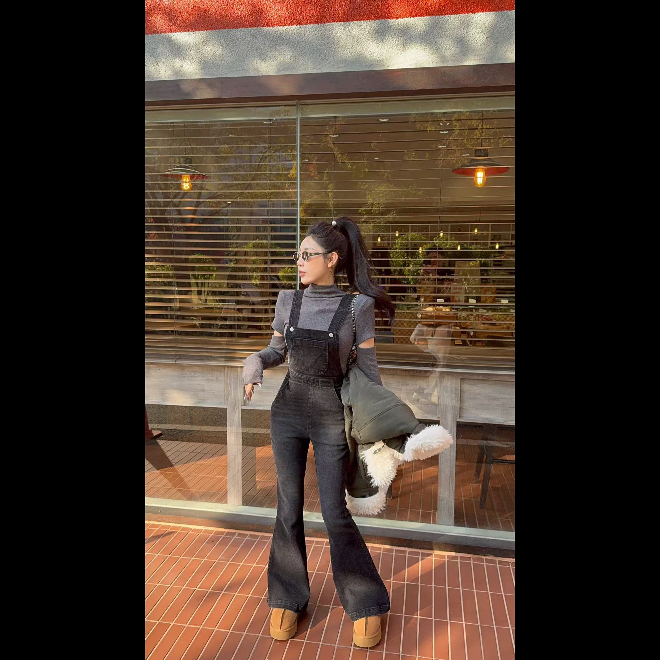 LIN-【韩漫身材】泡菜定制灰断袖加绒中领T恤➕黑灰磨毛牛仔背带裤