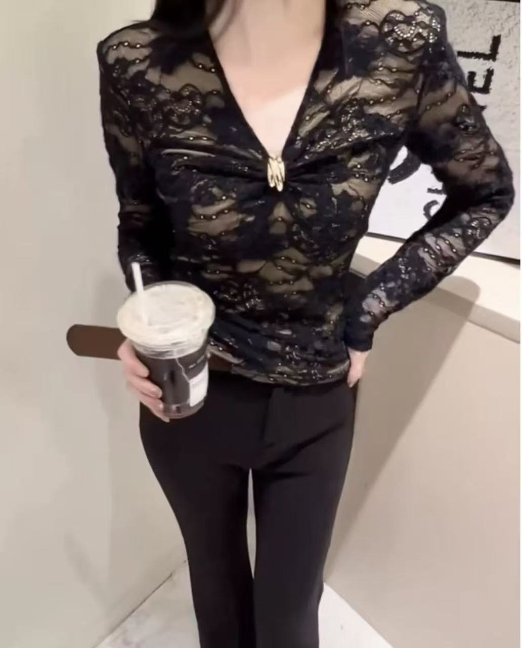 2025冬季新款小众V领蕾丝百搭长袖女修身打底衫显瘦上衣