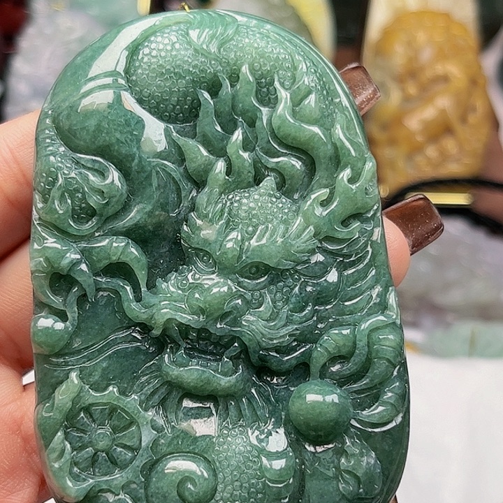 用***8翡翠未镶嵌颈饰挂件