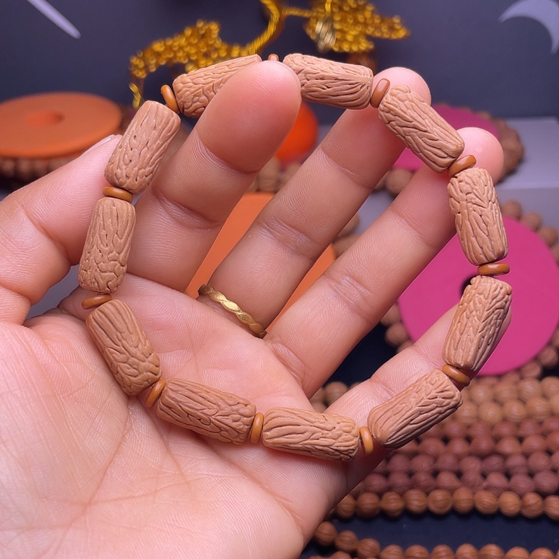 哆***胖桃核吊坠秦岭龙纹桃核小金条