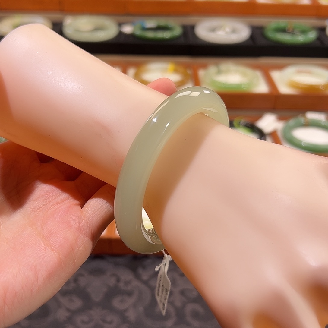 和田玉手镯未镶嵌圆条冰猫晴水