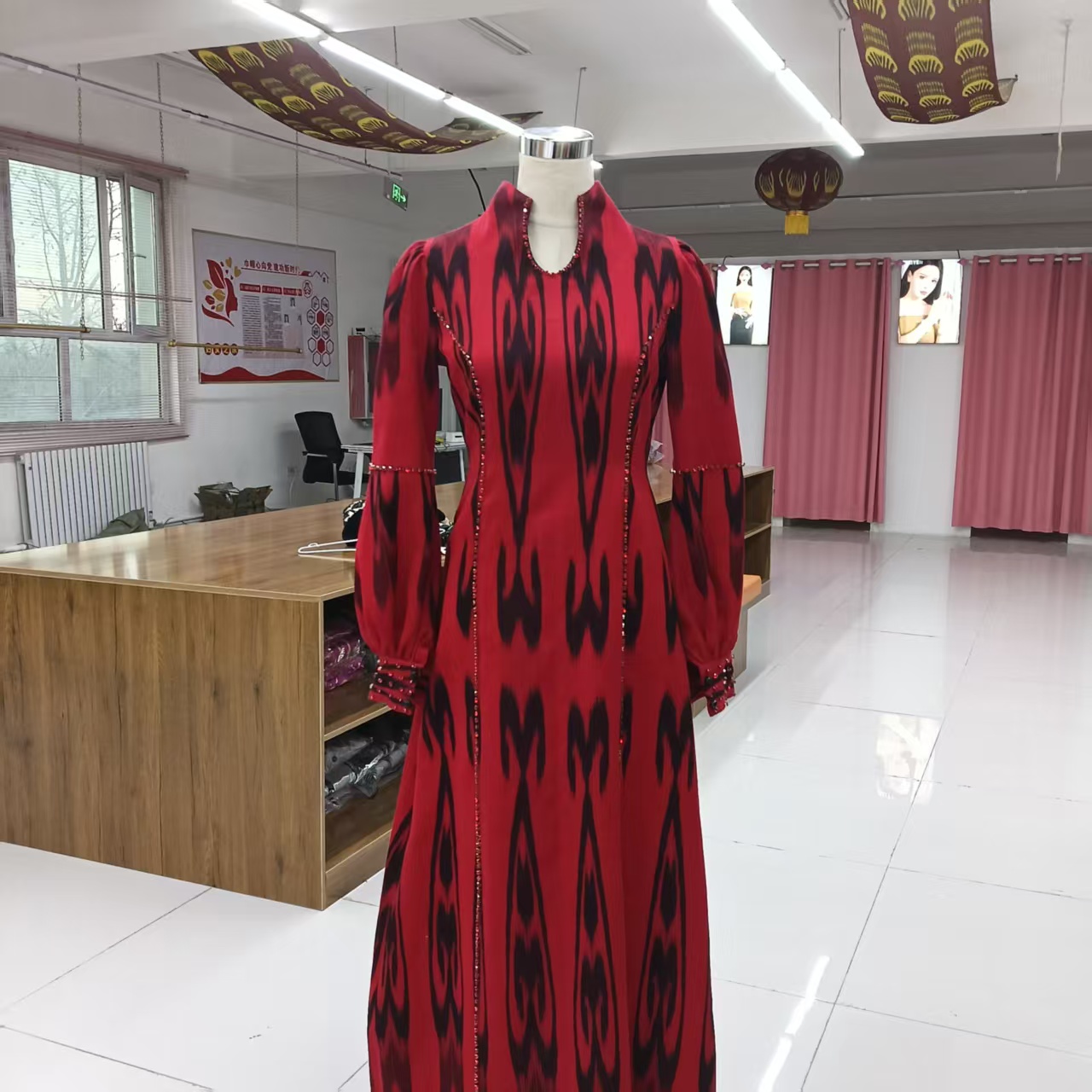 新款红色 atlas 连衣裙