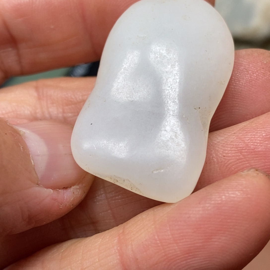 和田玉挂件足铂镶嵌