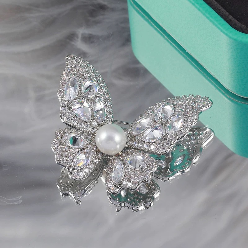 【白蝶】淡水无核珍珠胸针 短发七七