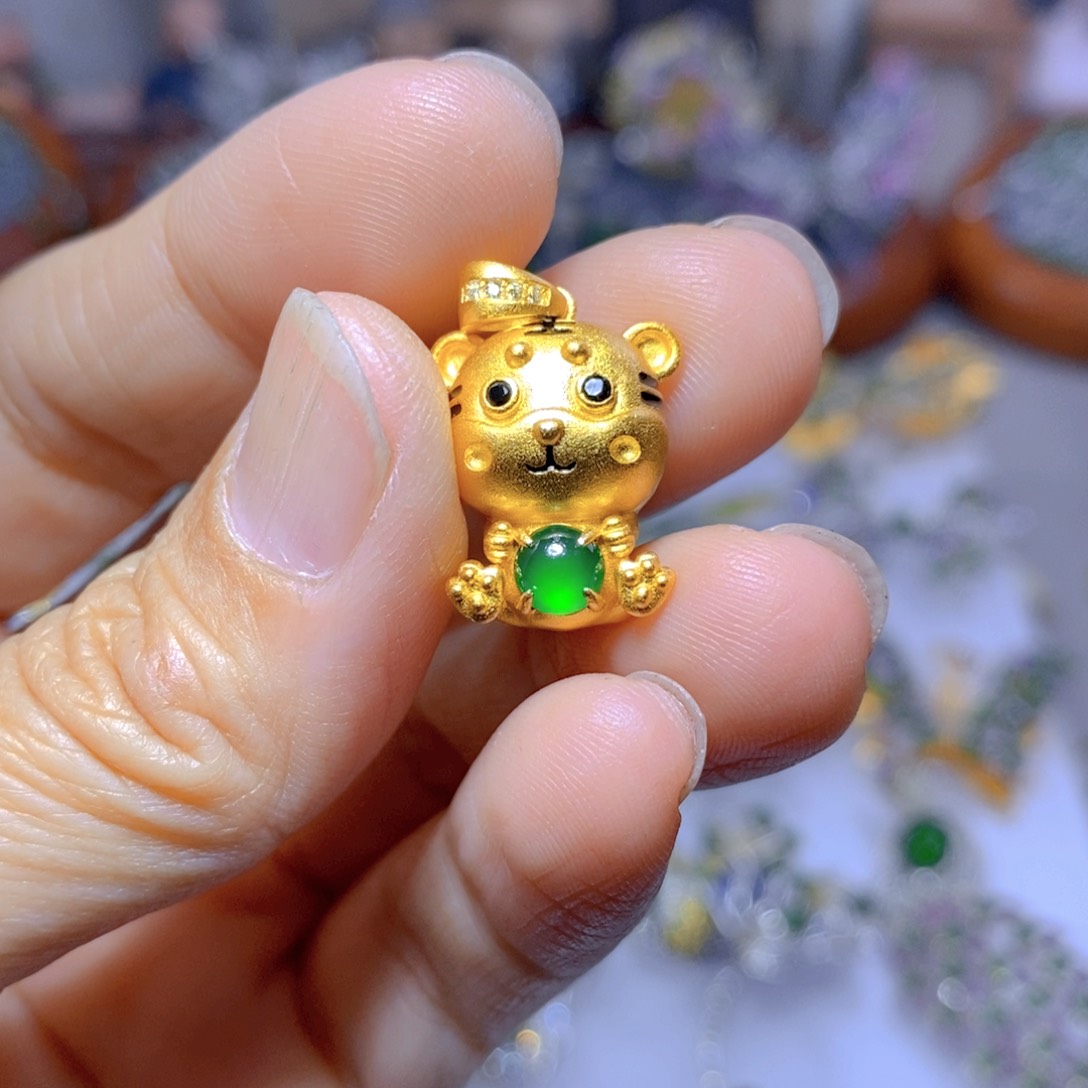 翡翠颈饰银S925镶嵌天然翡翠