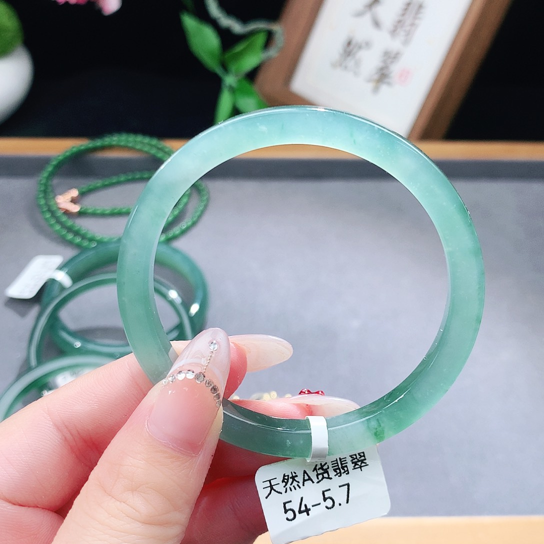 翡翠手镯（圆镯）未镶嵌