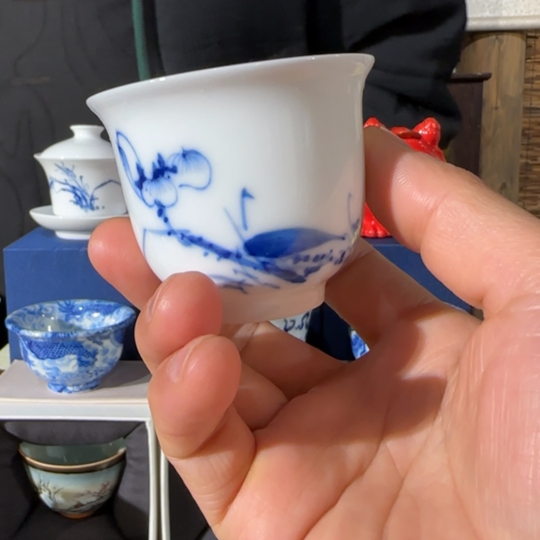 陶手绘青花荷花铃铛杯
