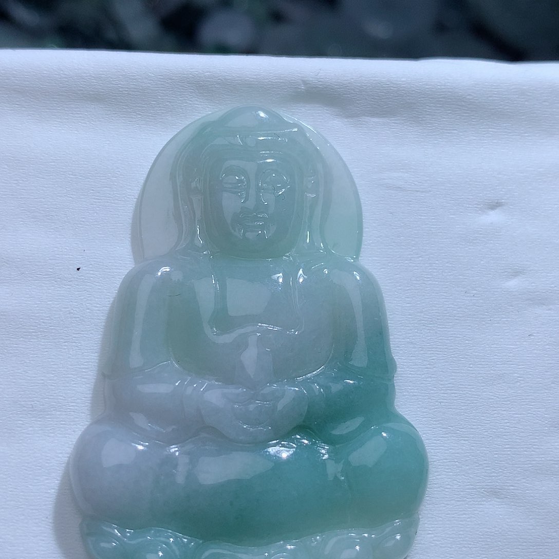 翡翠颈饰未镶嵌3925。