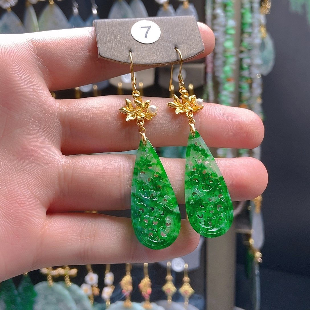 叶***子翡翠未镶嵌耳饰翡翠