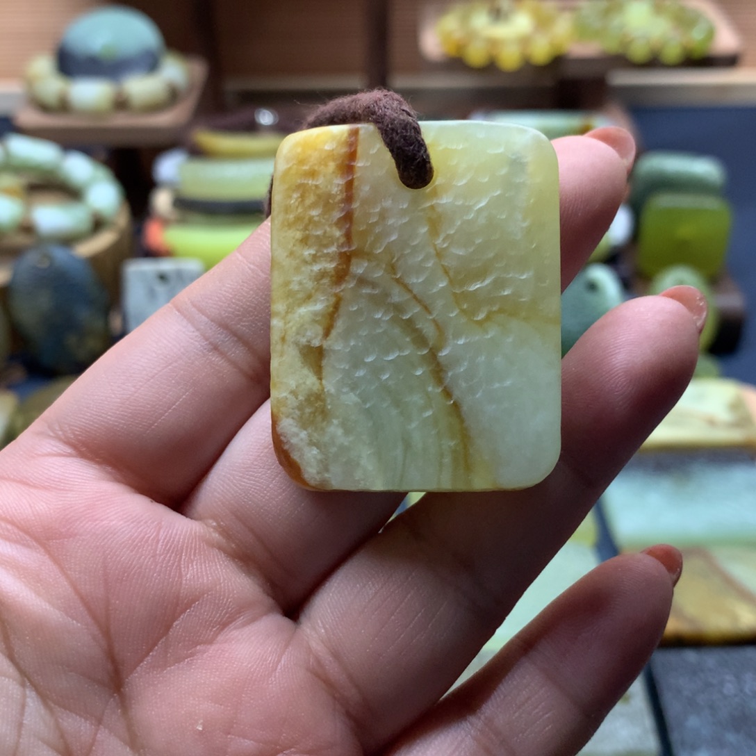 萧***萧蛇纹石玉合金颈饰