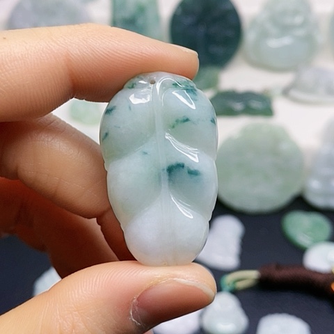 翡翠颈饰未镶嵌吊坠