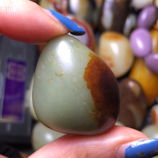 和田玉（翠青玉）未镶嵌珠宝奇石